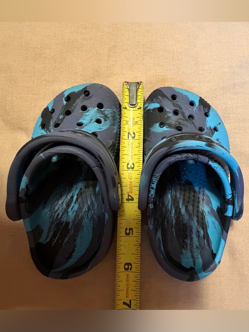 Crocs Classic Marbled Clogs - Picture 9 of 10